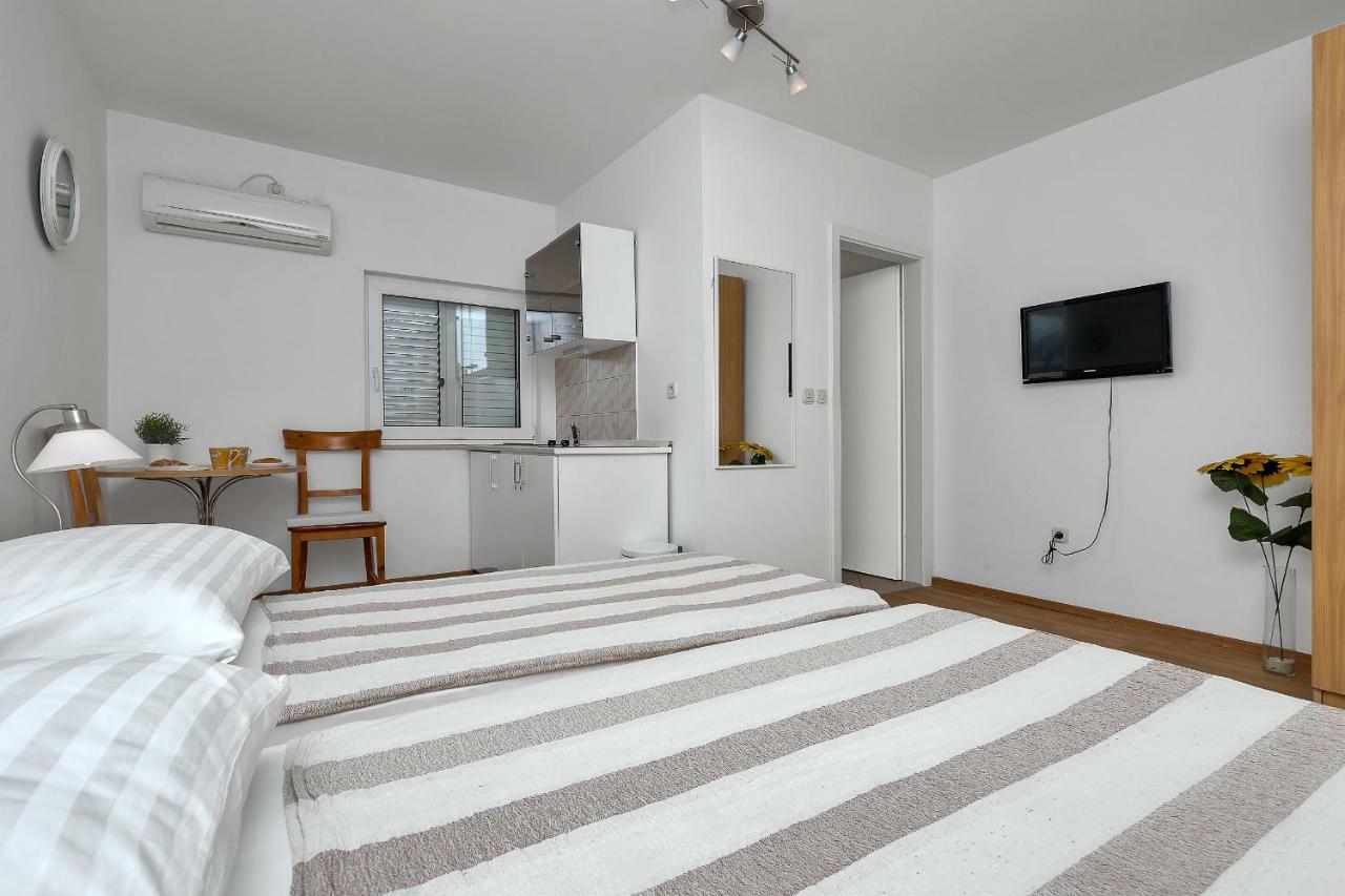 Apartments Marija Makarska Bagian luar foto