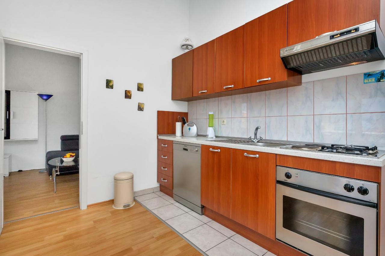 Apartments Marija Makarska Bagian luar foto
