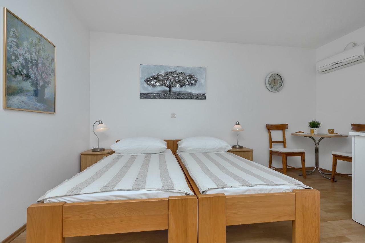 Apartments Marija Makarska Bagian luar foto