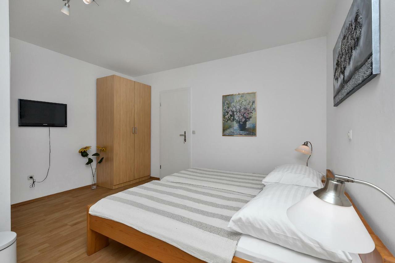 Apartments Marija Makarska Bagian luar foto