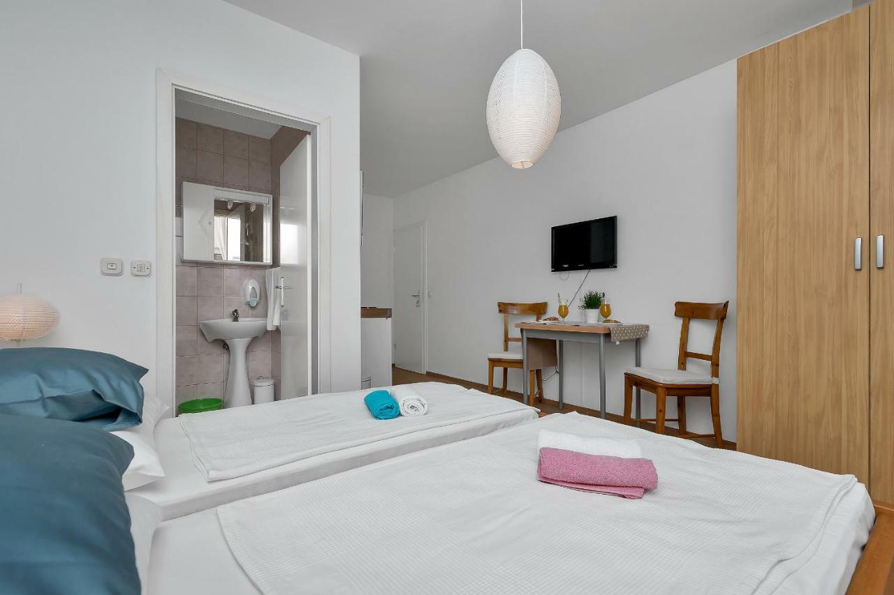 Apartments Marija Makarska Bagian luar foto